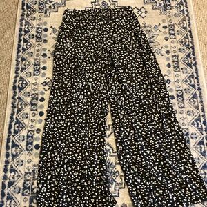 Brand new, SHEIN Women’s yellow daisy dress slacks